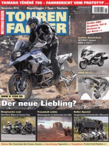 Titelseite: TOURENFAHRER 11/2018 – BMW R nineT Racer vs. Kawasaki Z 900 RS Cafe