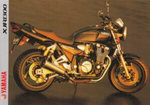 YAMAHA XJR 1300 + Prospekt brochure + 4 Seiten + aus 1999